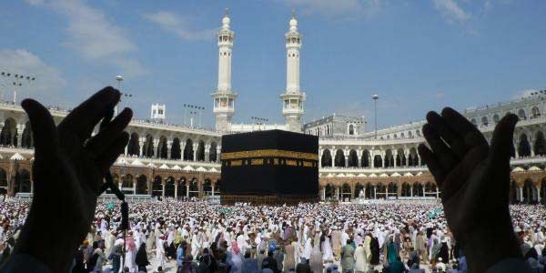 آیا زن و شوهر در حج نسبت به یک دیگر نامحرم هستند؟