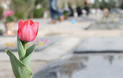 خواندن فاتحه برای مردگان