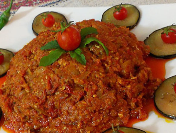 طرز تهیه میرزا قاسمی با گردو