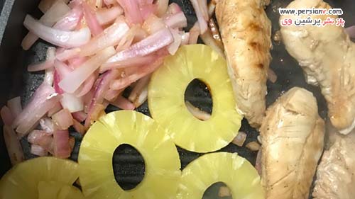 ساندویچ مرغ و آناناس گریل شده