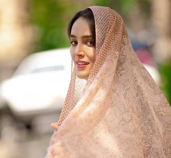 پونه عاشورپور