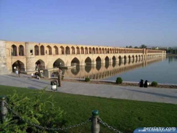 سی و سه پل