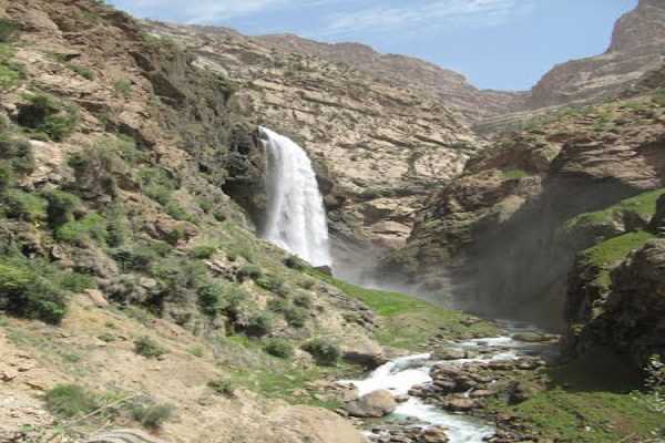 آبشار تنگ زندان