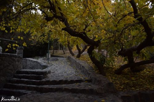 از همان ابتدا این فضای سنگی پارک و آرامش آن است که شما را مسحور خود خواهد کرد پارک جمشیدیه