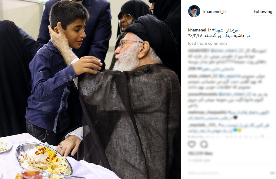 تصاویری از فرزندان شهدا در آغوش رهبر انقلاب فرزندان شهدا در آغوش رهبر