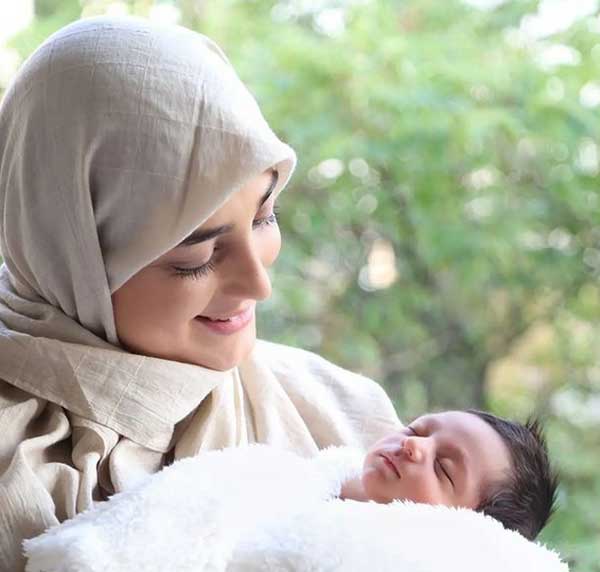 قابی زیبا از «ستاره سادات قطبی» و پسر تازه متولد شده اش