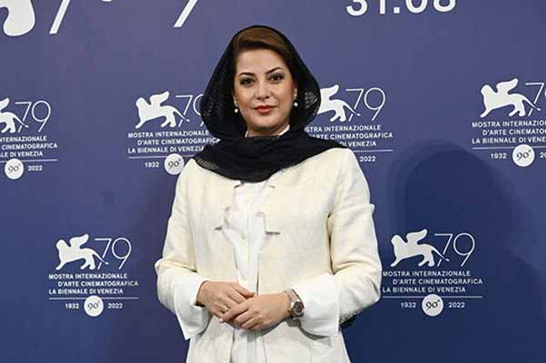 لباس سفید و مشکی طناز طباطبایی در فتوکال جشنواره ونیز 2022