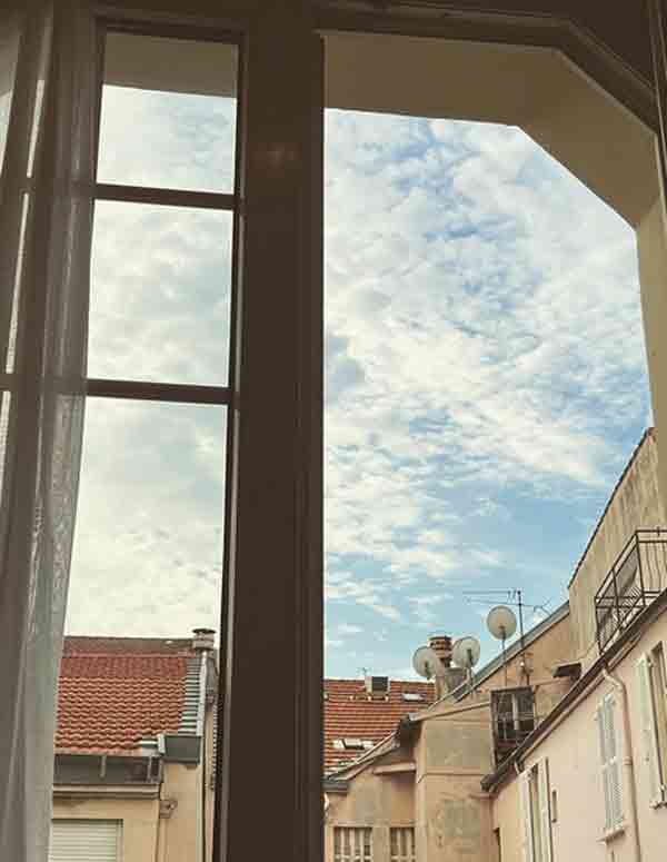 ویو خانه فریبا نادری از پنجره اتاقش