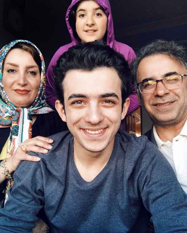 قابی زیبا از خانواده علی شادمان به همراه پدر , مادر و خواهرش
