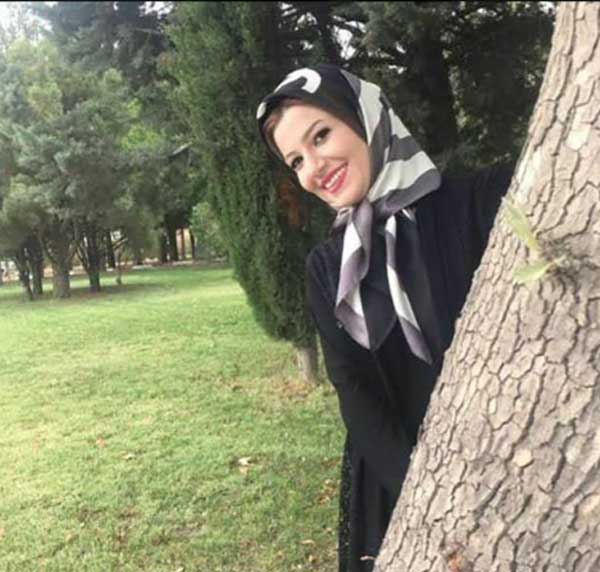 ملیکا زارعی و دخترش مانلی با تیپ متفاوت خارج از کشور ملیکا زارعی و دخترش مانلی با تیپ متفاوت خارج از کشور