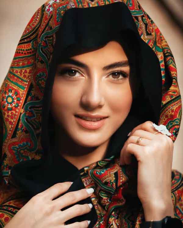 روسری طرح سنتی بازیگر آقازاده