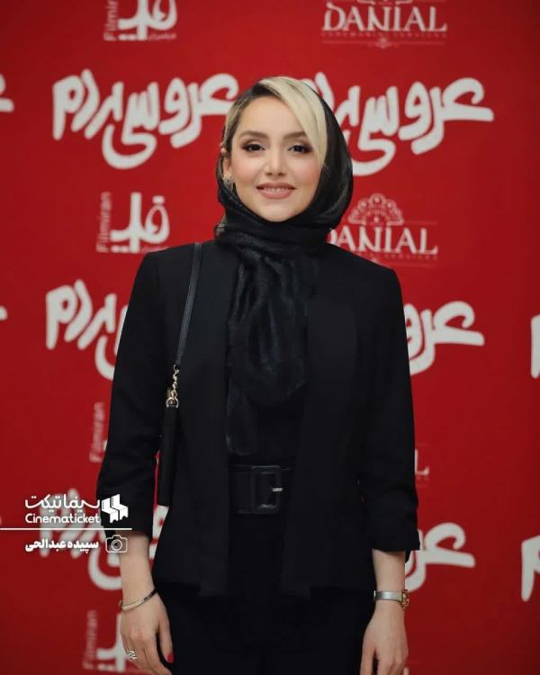 نازنین بیاتی با موهای بلوند
