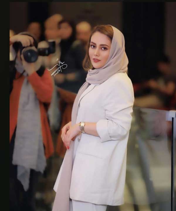 استایل شادی مختاری در اکران فیلم پـرونـده بـاز است