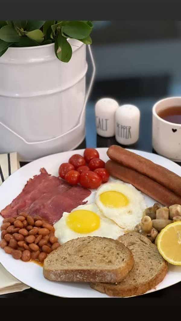 صبحانه انگلیسی مبینا نصیری