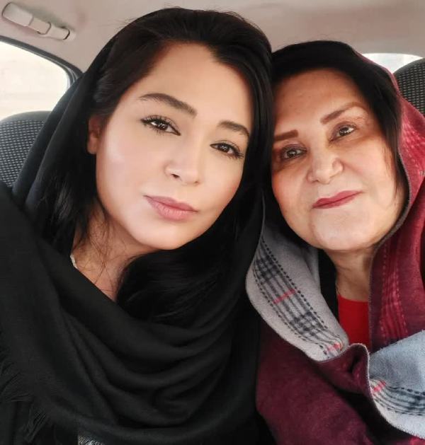 عکس سانیا سالاری و مادرش