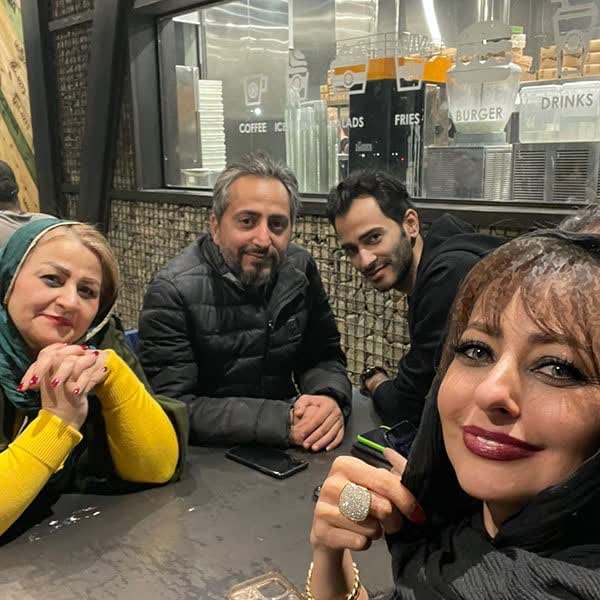عکس نفیسه روشن و برادرانش