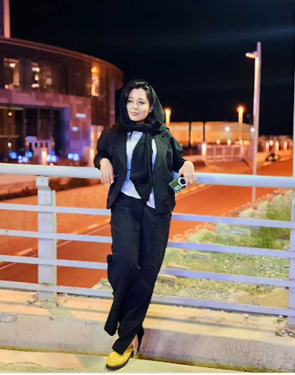 بازیگر سریال گیسو با کت و شلوار