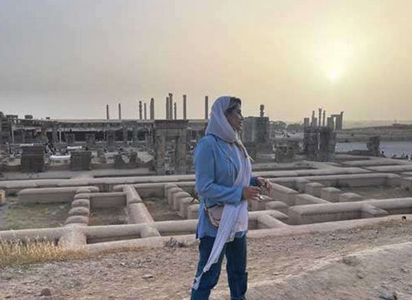 همسر بابک جهان بخش در تخت جمشید