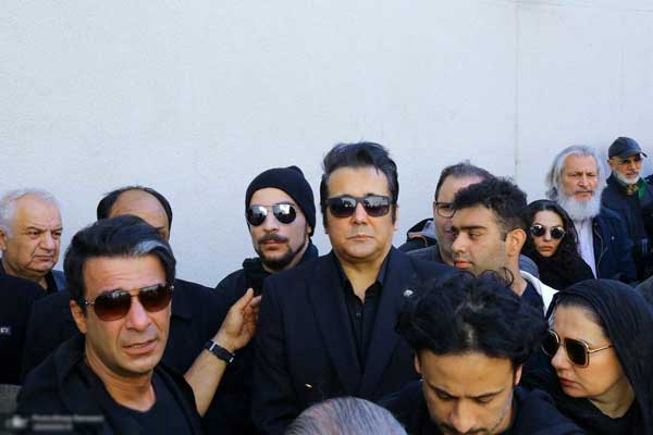 حضور هنرمندان در مراسم تشییع بازیگر پشت کنکوری ها