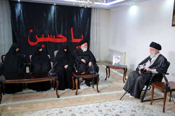 تسلی دادن رهبر انقلاب به خانواه شهید رئیسی