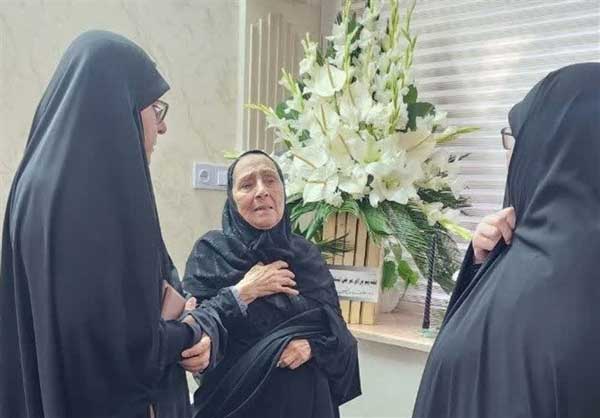سیاهپوش شدن منزل خواهر سیدابراهیم رئیسی