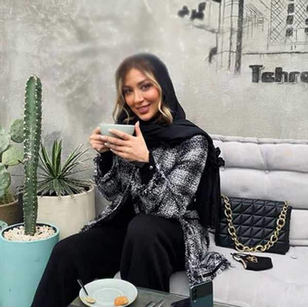 علاقه مینا مختاری به کافه 