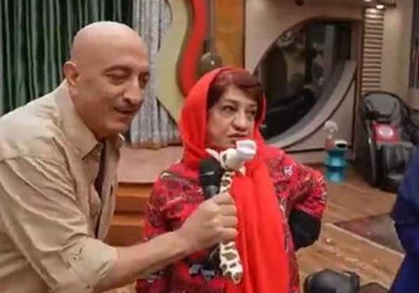 مجری مسابقه محله در برنامه جوکر