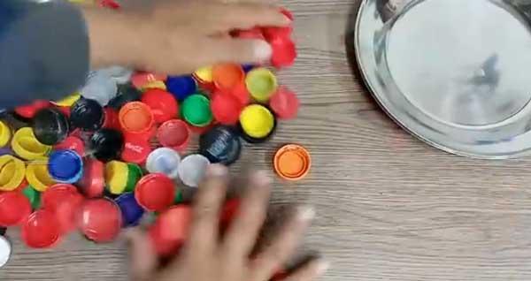 از درب بطری تا بشقابی زیبا خلاقیت در خانه