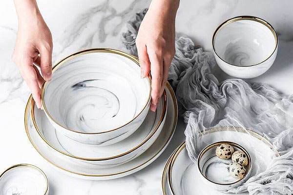 تمیز کردن ظروف چینی