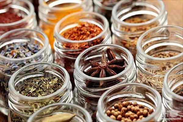 نگهداری ادویه ها و سبزیجات خشک