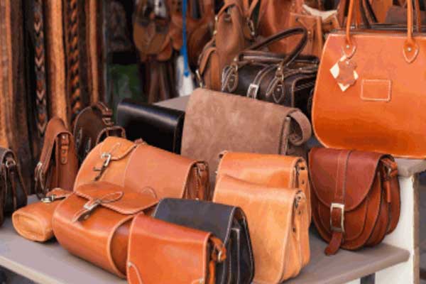 روش صحیح تمیز کردن کیف چرمی