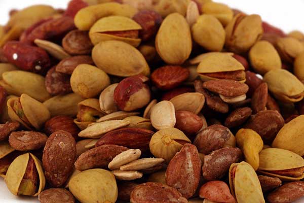 خواص آجیل برای مو