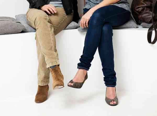 گذاشتن پاها روی هم