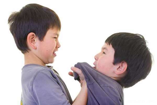 چگونه پرخاشگری کودکان را کاهش دهیم؟ چگونه پرخاشگری کودکان را کاهش دهیم؟