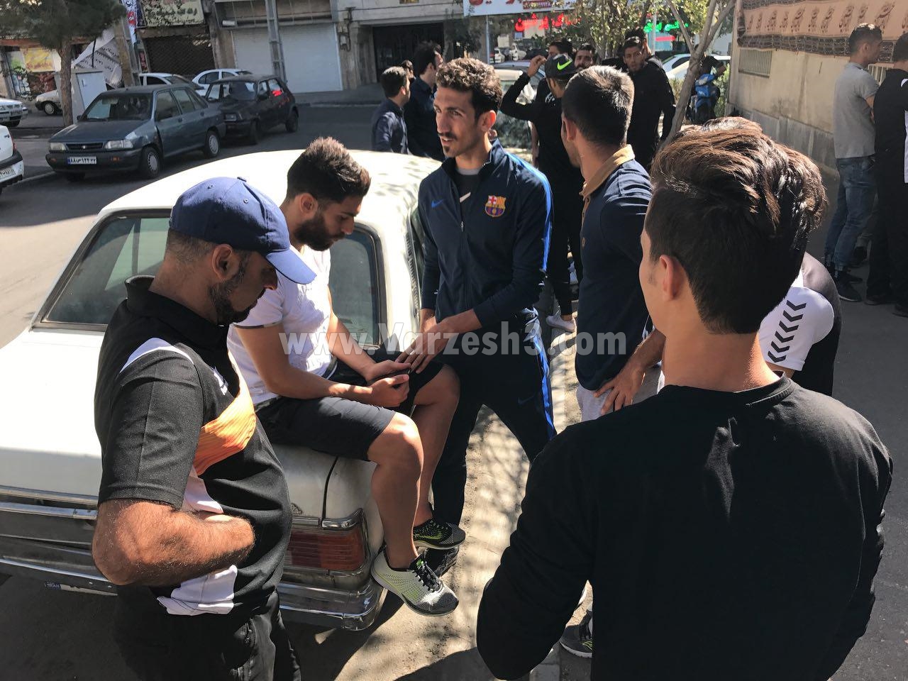 علی کریمی و بازیکنان نفت پشت درب ماندند! بازیکنان نفت و علی کریمی