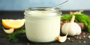 سس سیر لبنانی وگان ؛ طعم رستورانی بدون تخممرغ و خامه