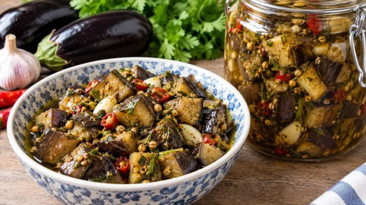 طرز تهیه ترشی بادمجان با پوست؛ خوشرنگ، خوشعطر و بدون له شدن