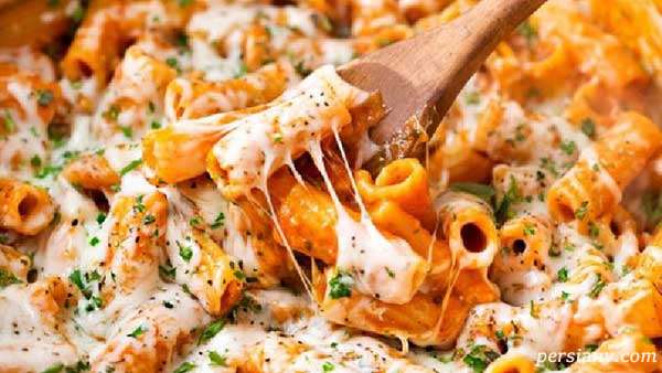 طرز تهیه ماکارونی با سس بشامل
