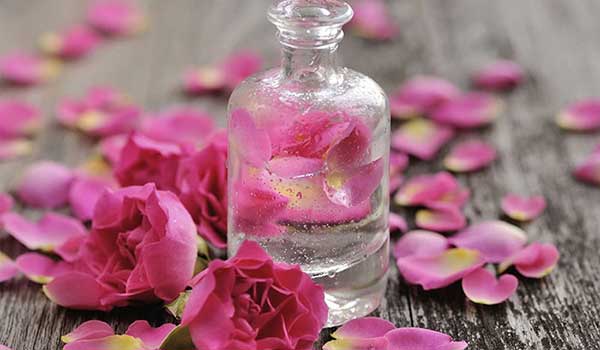 فواید گلاب برای پوست و مو خواص گلاب