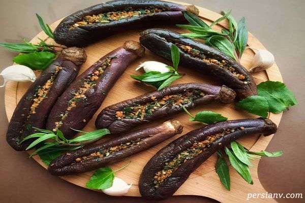 طرز تهیه ترشی بادمجان شکم پر؛ خوشمزه‌ترین و سریع‌ترین روش خانگی