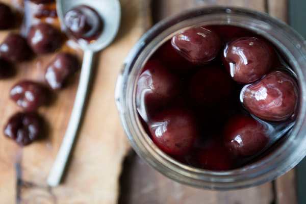 طرز تهیه ترشی زرشک و آلبالو