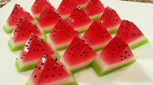 طرز تهیه ژله هندوانه ای برای شب یلدا + تصاویر مرحله به مرحله