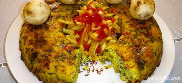 کوکوی حلقهای با قارچ کوکوی سبزی حلقهای و برشخورده با قارچ روی سطح