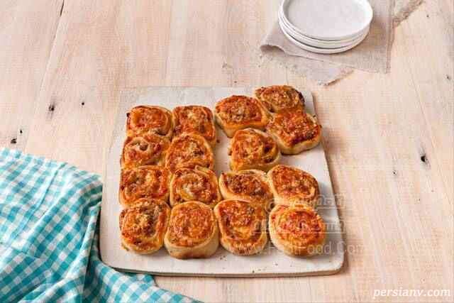 طرز پخت یک پیتزای تک نفره خوشمزه