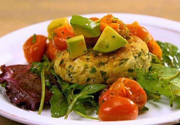 ماهی تیلاپیلا با سس آووکادو ، یک غذای دریایی عالی