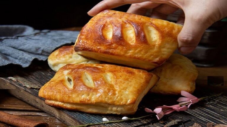 نان مغزدار با سیب و دارچین یک دسر یا عصرانه عالی