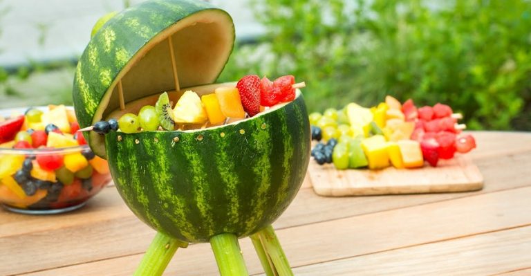 طرز تهیه گریل هندوانه ای با کباب میوه یک دسر فوق العاده
