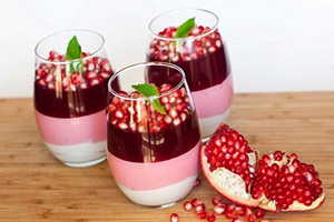 طرز تهیه ژله انار لایه ای برای شب یلدا