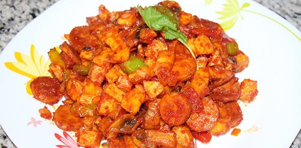 مراحل تهیه خوراك سوسيس و سيب زمينی خوراك سوسيس و سيب زمينی