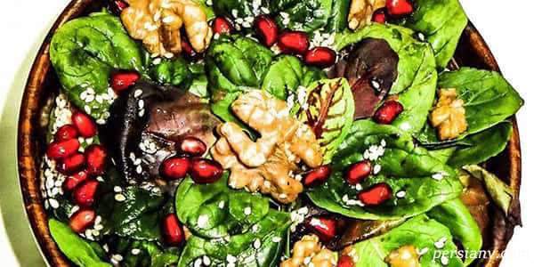 طرز تهیه سالاد اسفناج و انار؛ یک سالاد ساده و متفاوت برای مهمانیها و مجالس خاص در پاییز ؛ یک وعده فوقالعاده سیرکننده و کمکالری